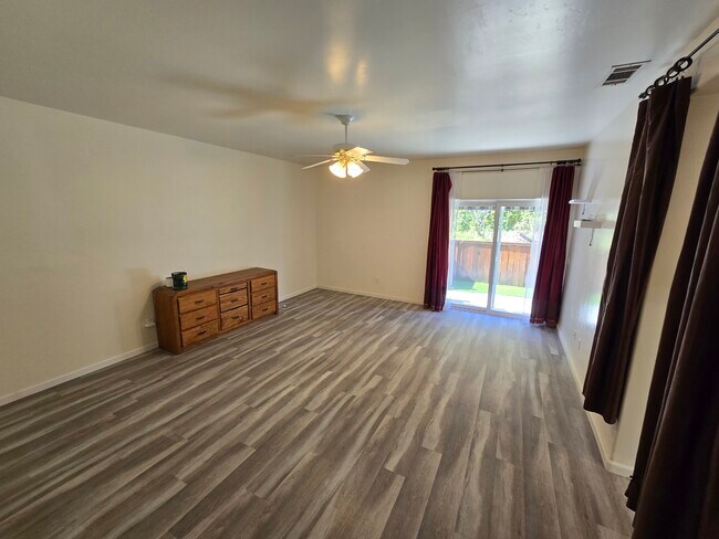 Maestro n.° 1 - 832 Legacy Dr