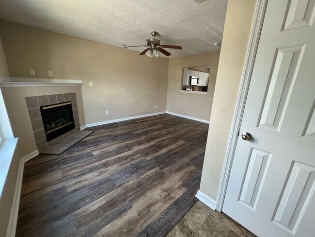 Building Photo - 104 Fairwood Ct