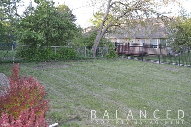 Building Photo - 3 br, 2 bath Duplex - 3644 SW Eveningside Dr