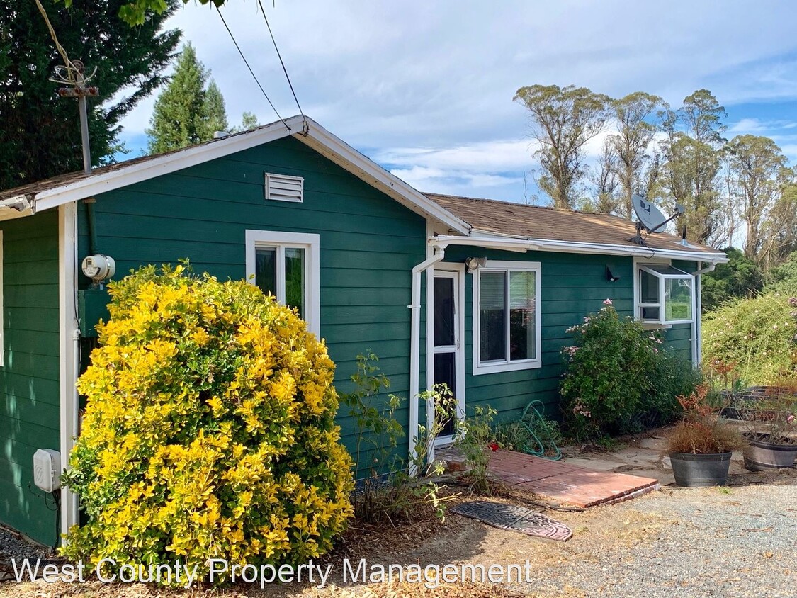 Foto principal - 2 br, 1 bath House - 4607 Gravenstein Hwy. N.