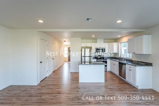Building Photo - 1073 S Grand Dr