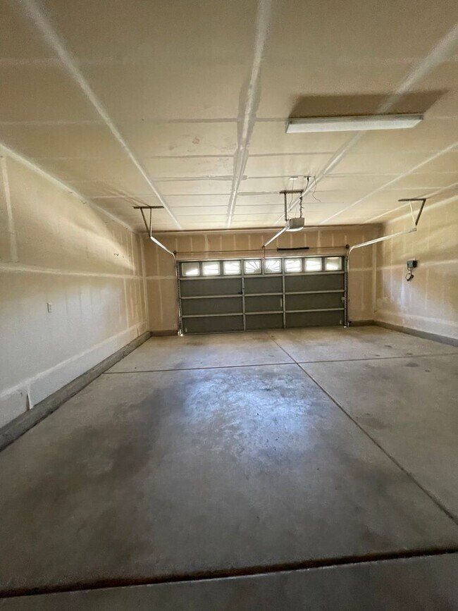 Building Photo - Beautiful Home in the Shannon Ranch area c...
