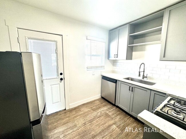 Building Photo - TWO MONTHS FREE on Newly Renovated 2bed/1b...