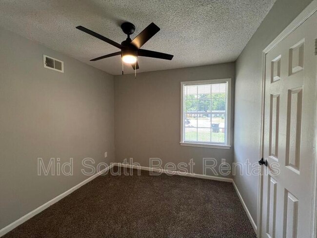 Building Photo - 3066 Lenta Cove