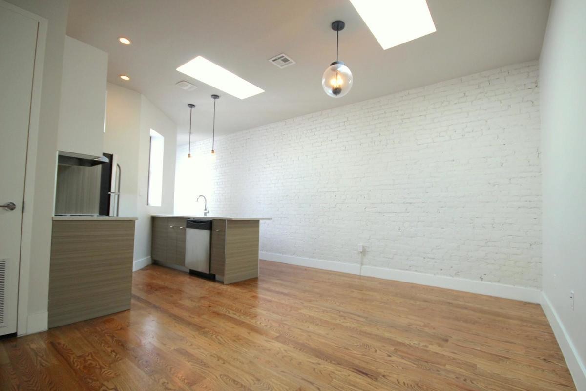 Primary Photo - 102 Rogers Ave