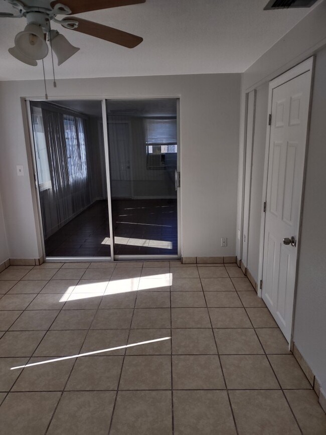Foto del edificio - 12814 Spring Ave