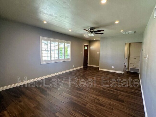 Building Photo - 915 E Orange Dr