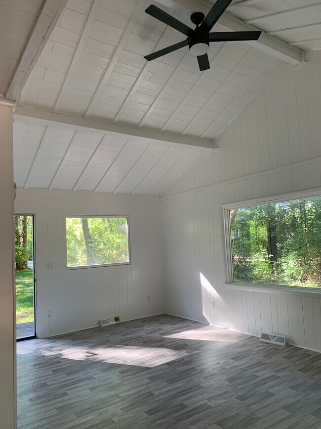 Building Photo - 4472 Brott Rd