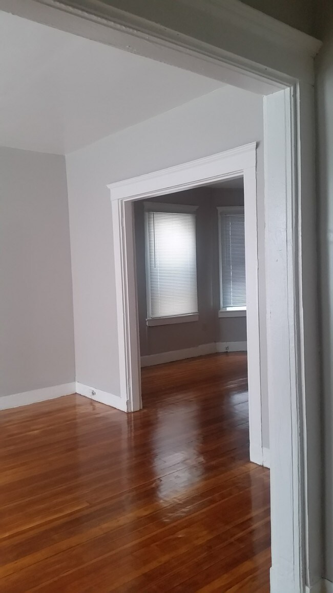 Building Photo - 20 Crowell St