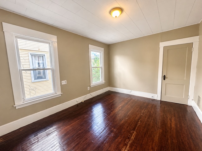 Building Photo - 874-874 Elm St