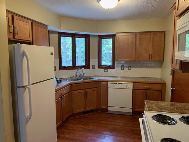 Foto del edificio - Private 4 Bedroom 2 1/2 Bath House