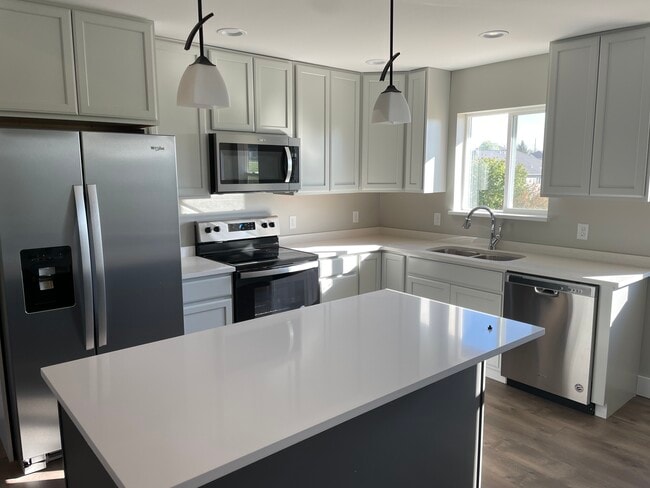 Building Photo - 3383 W 3nd