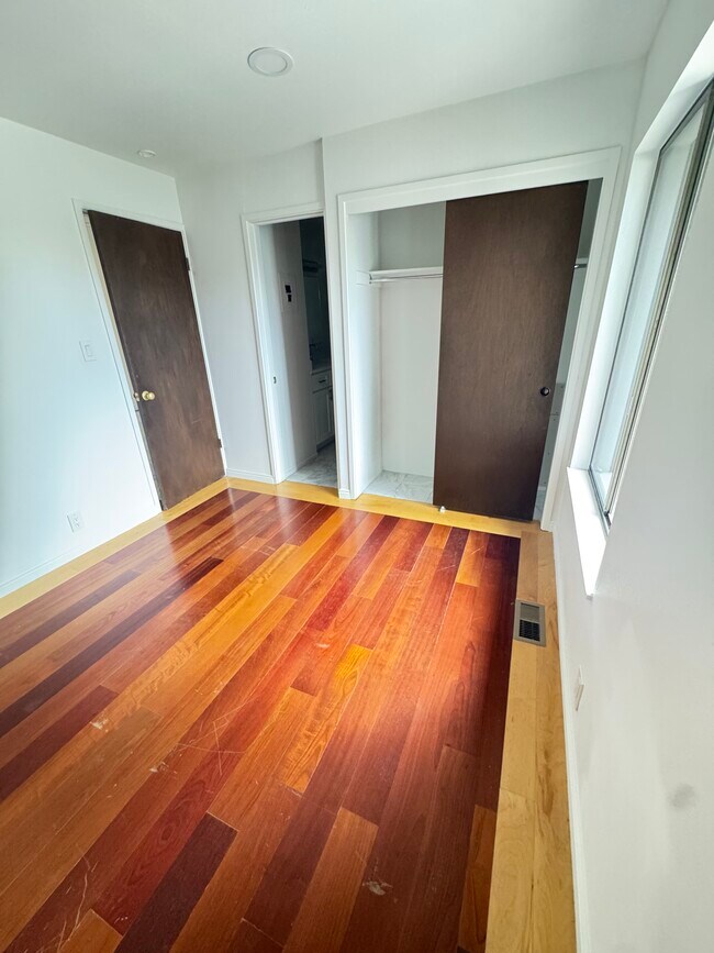 Foto del edificio - 120 G St