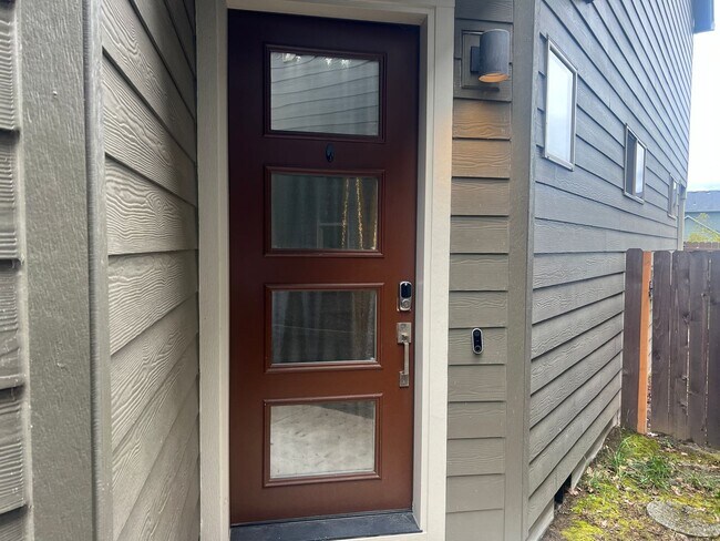 Building Photo - Beautiful, modern 2-story home near Hockin...