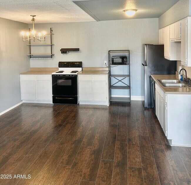 Foto del edificio - 1440 N Idaho Rd