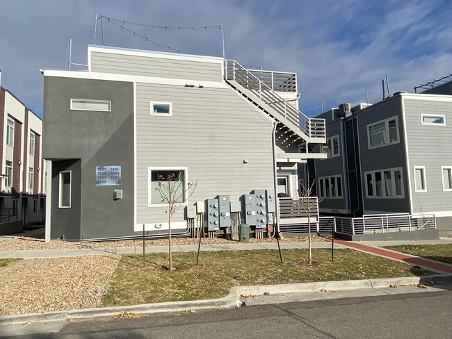 Photo - Modern 2 bedroom Townhome with huge Rooftop deck!!!