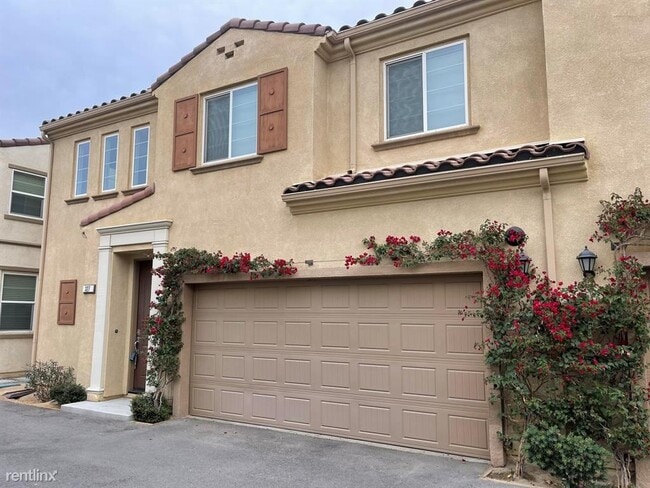 Building Photo - 4 br, 3 bath Condo - 327 Paseo Gusto