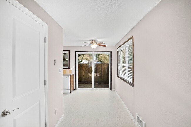 Foto del edificio - 1016 9th St SE