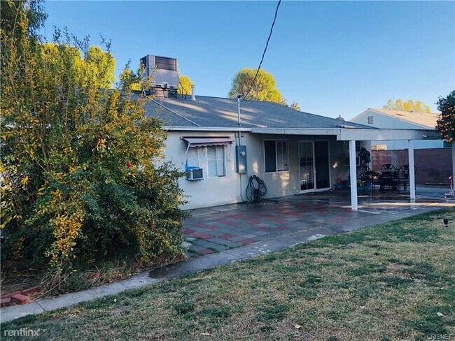Building Photo - 4 br, 2 bath House - 8149 Hesperia Ave