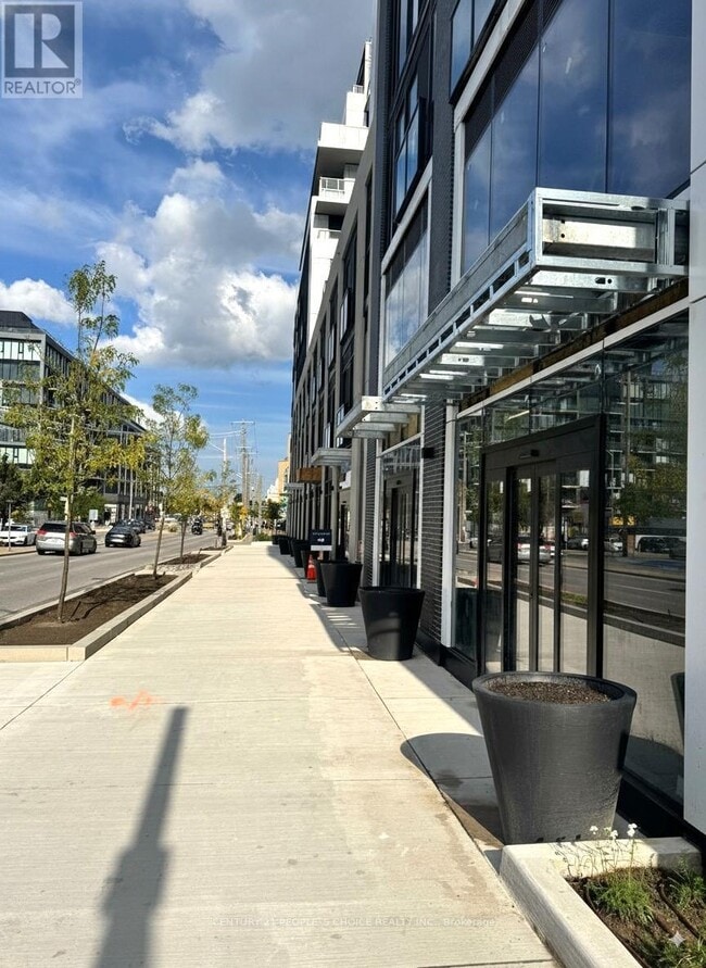 Building Photo - 801 The Queensway