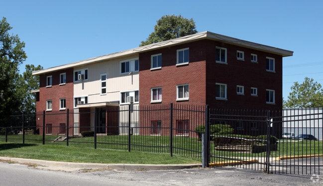 Hubbard Gardens Apartments Indianapolis In Building