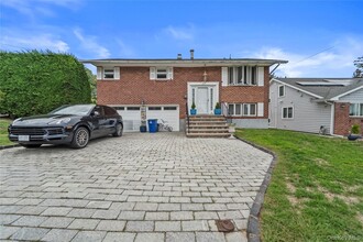 Building Photo - 35 Westwind Rd