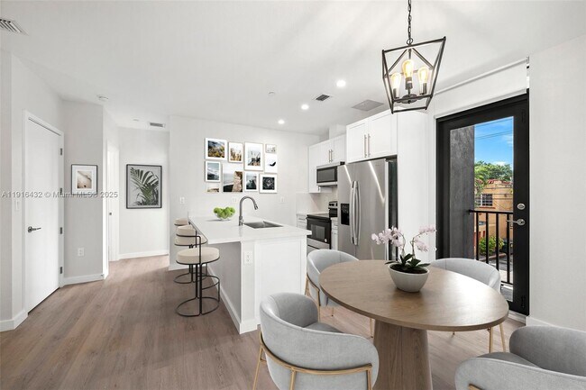 Building Photo - 1251 SW 3rd St