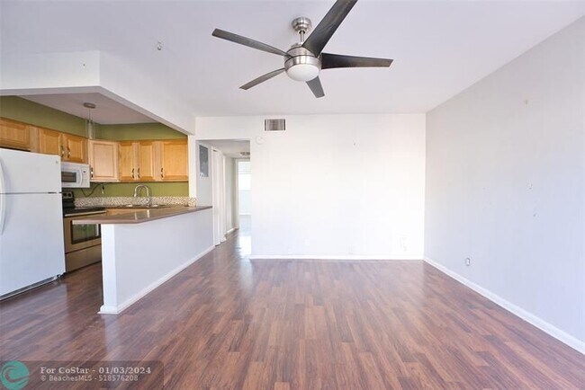 Building Photo - 4050 NE 12th Terrace