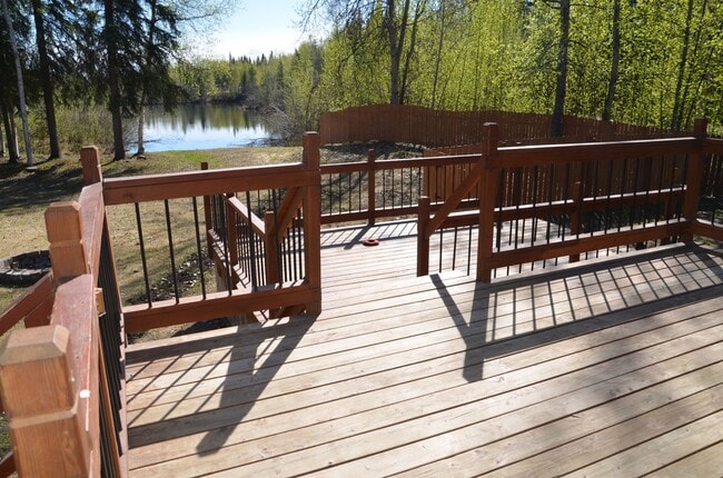 Building Photo - Beautiful 3 Bed 2 Bath Log Home with Large...