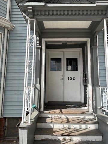 Building Photo - 132 Chelsea St