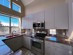Building Photo - 915 6th Ave N