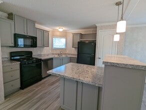 Building Photo - 483 Montana