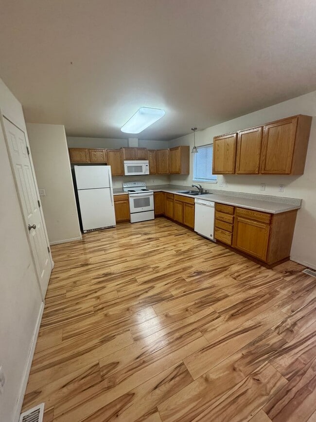 Foto del edificio - 5222 Leslie St