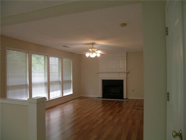 Foto del edificio - 3674 Kentford Ln