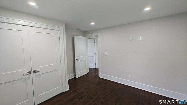 Building Photo - Poe Ct