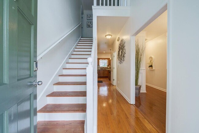 Building Photo - 36 Vanira Ave SE