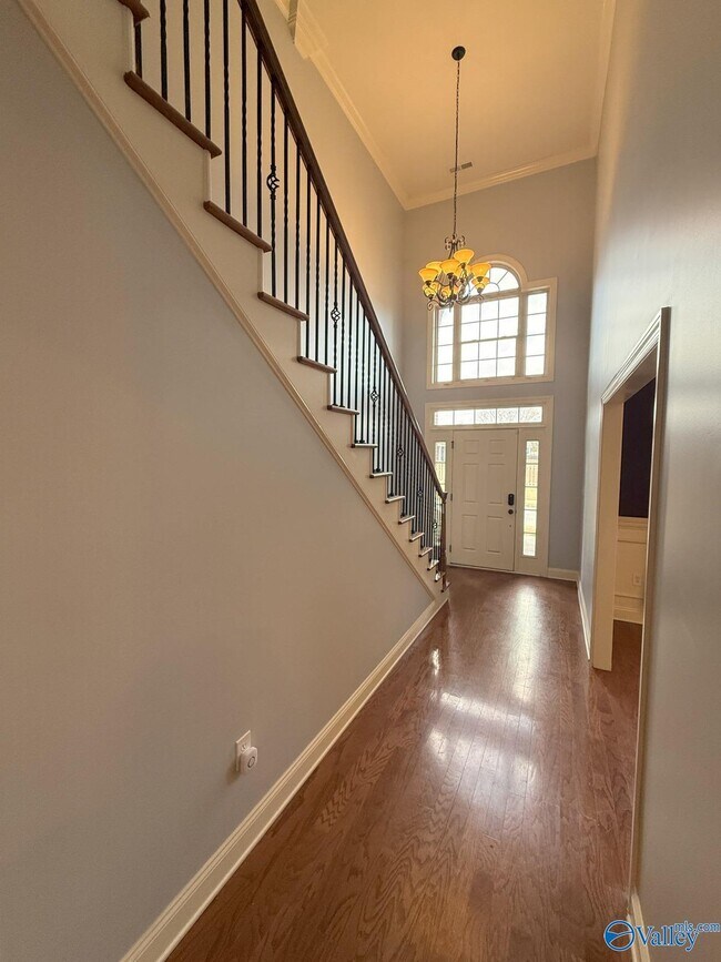 Building Photo - 118 Crystal Lake Dr