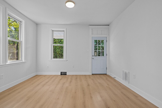 Foto del edificio - 2716 Woodsdale Ave