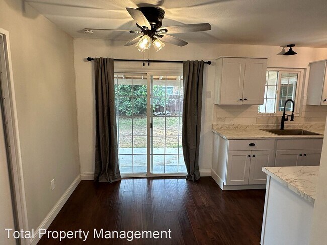 Building Photo - 3 br, 2 bath House - 2535 W. Beech Ave.
