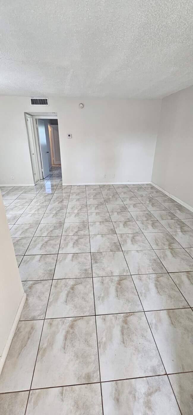 Foto del edificio - 2060 NW 81st Ave