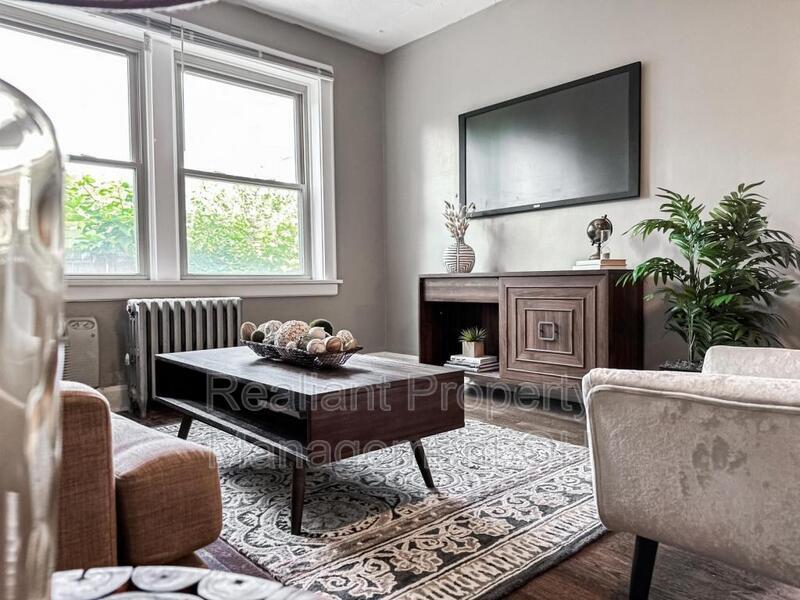 Foto principal - 2771 Robertson Ave