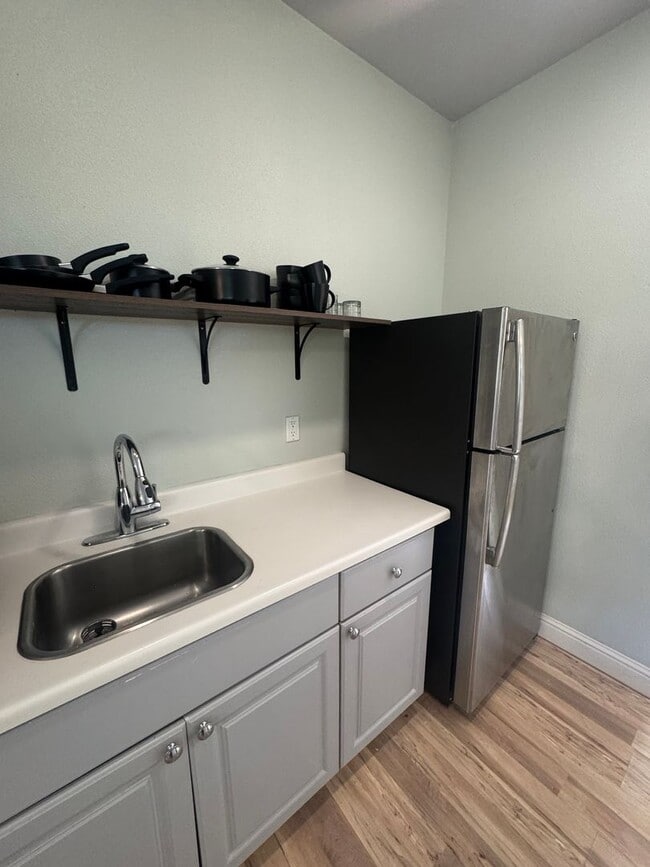 Building Photo - STUDIO AVAILABLE NOW - UTILITIES INCLUDED