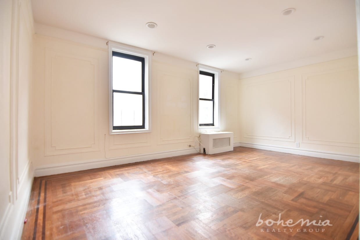 Primary Photo - 1011 Sheridan Ave