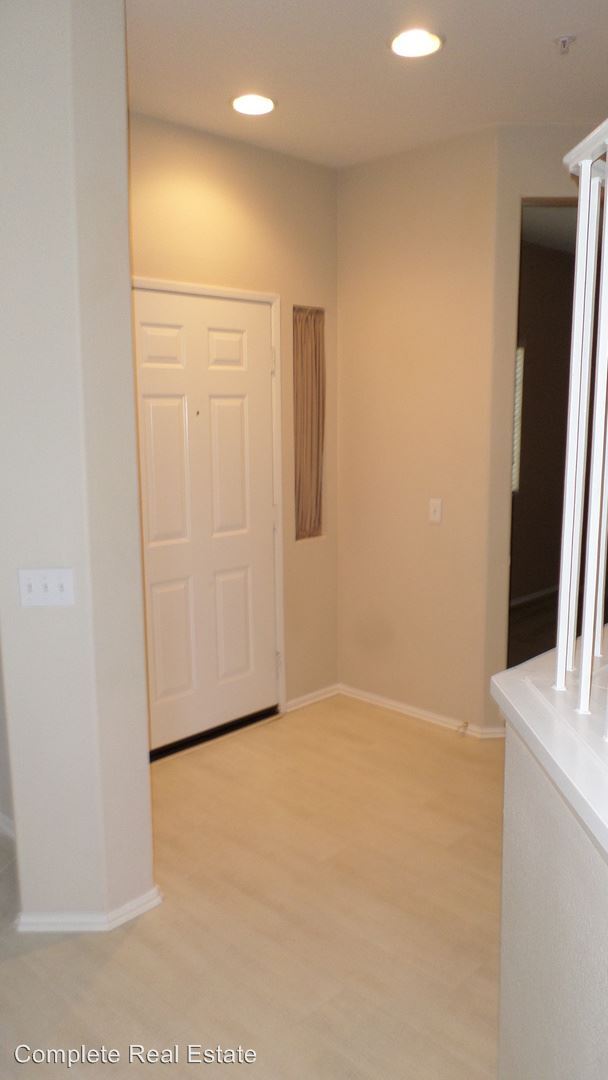 Building Photo - 3 br, 2.5 bath House - 33528 Winston Way # B