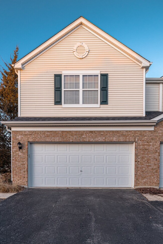 Building Photo - 4574 Half Moon Dr