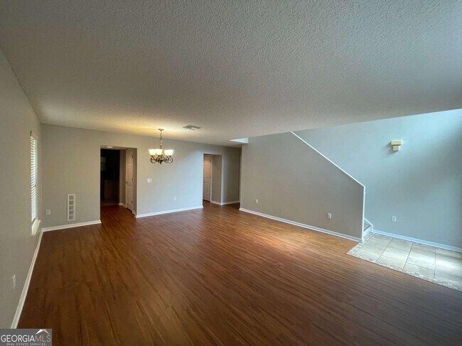 Foto del edificio - 421 Brooklet Cir