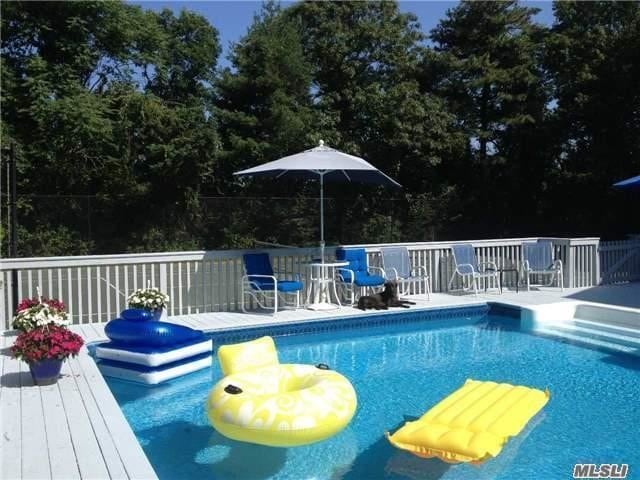 Primary Photo - 7 Midhampton Ct
