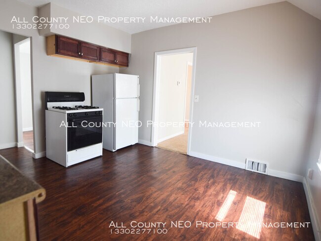 Building Photo - 3646 W 32nd St. 2 Bed, 1 Bath