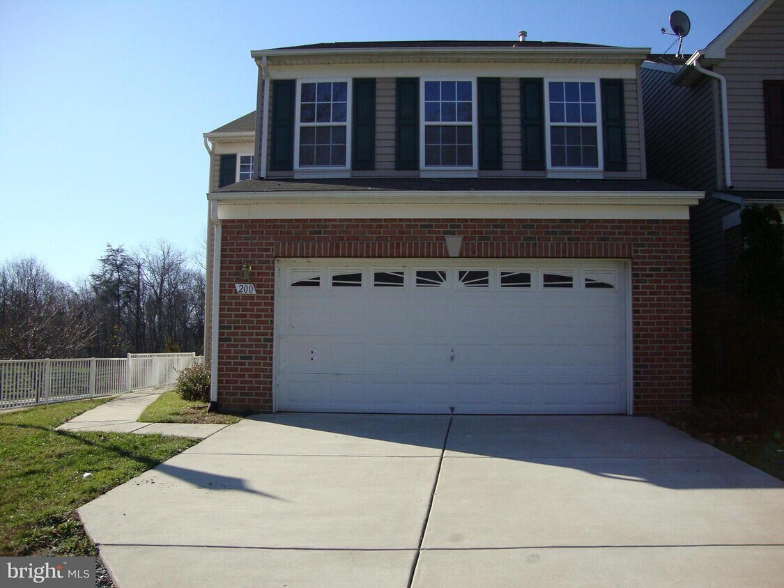Primary Photo - 200 Merlin Dr