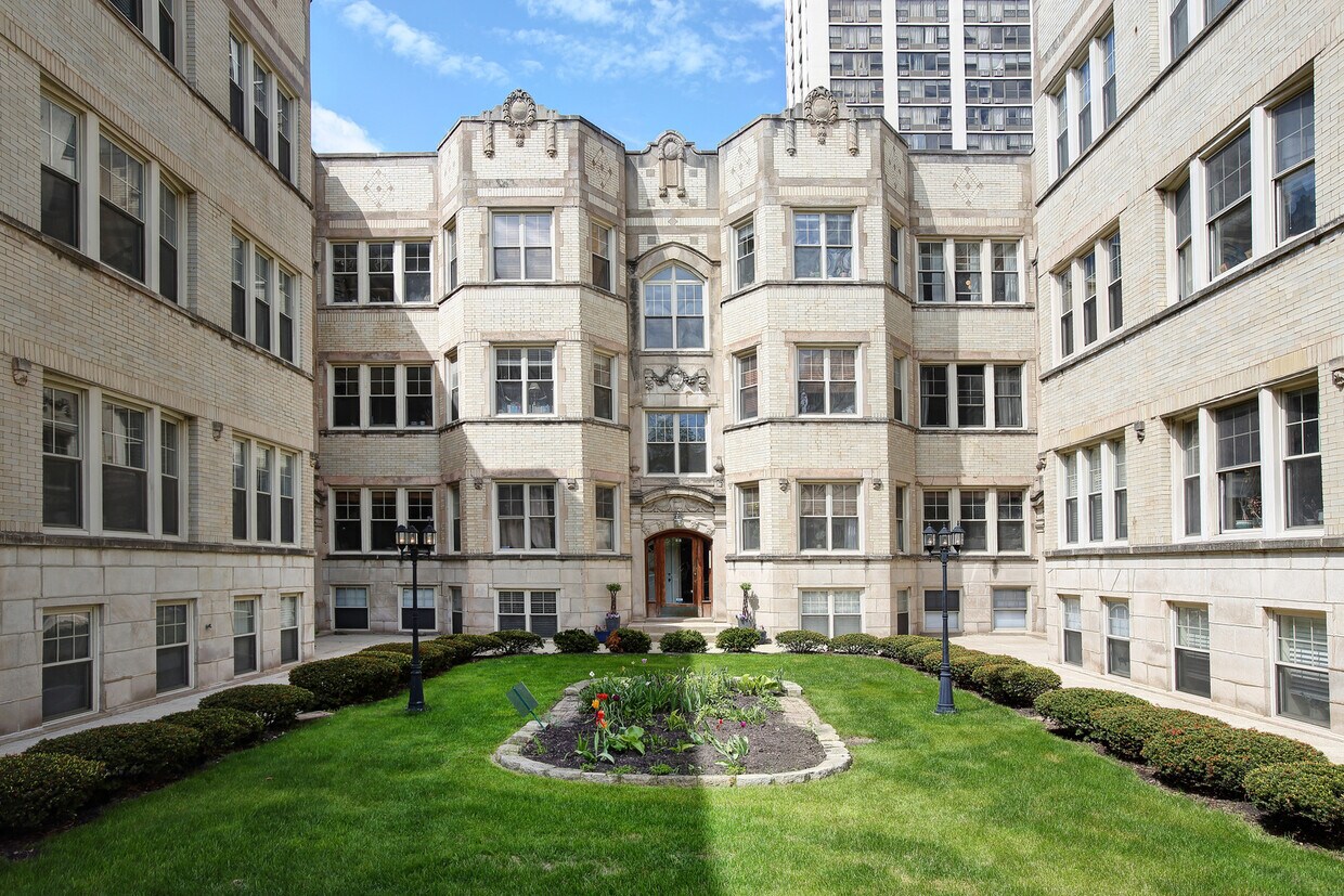 Primary Photo - 816 W Sunnyside Ave